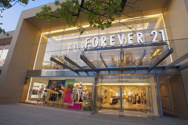 Retail Store Front - Forever 21 at 1025 Robson Street, Vancouver, BC Product: 10mm Starphire Insulated Glass Units with Stella Spider Fittings Glazier: Superior Glass
